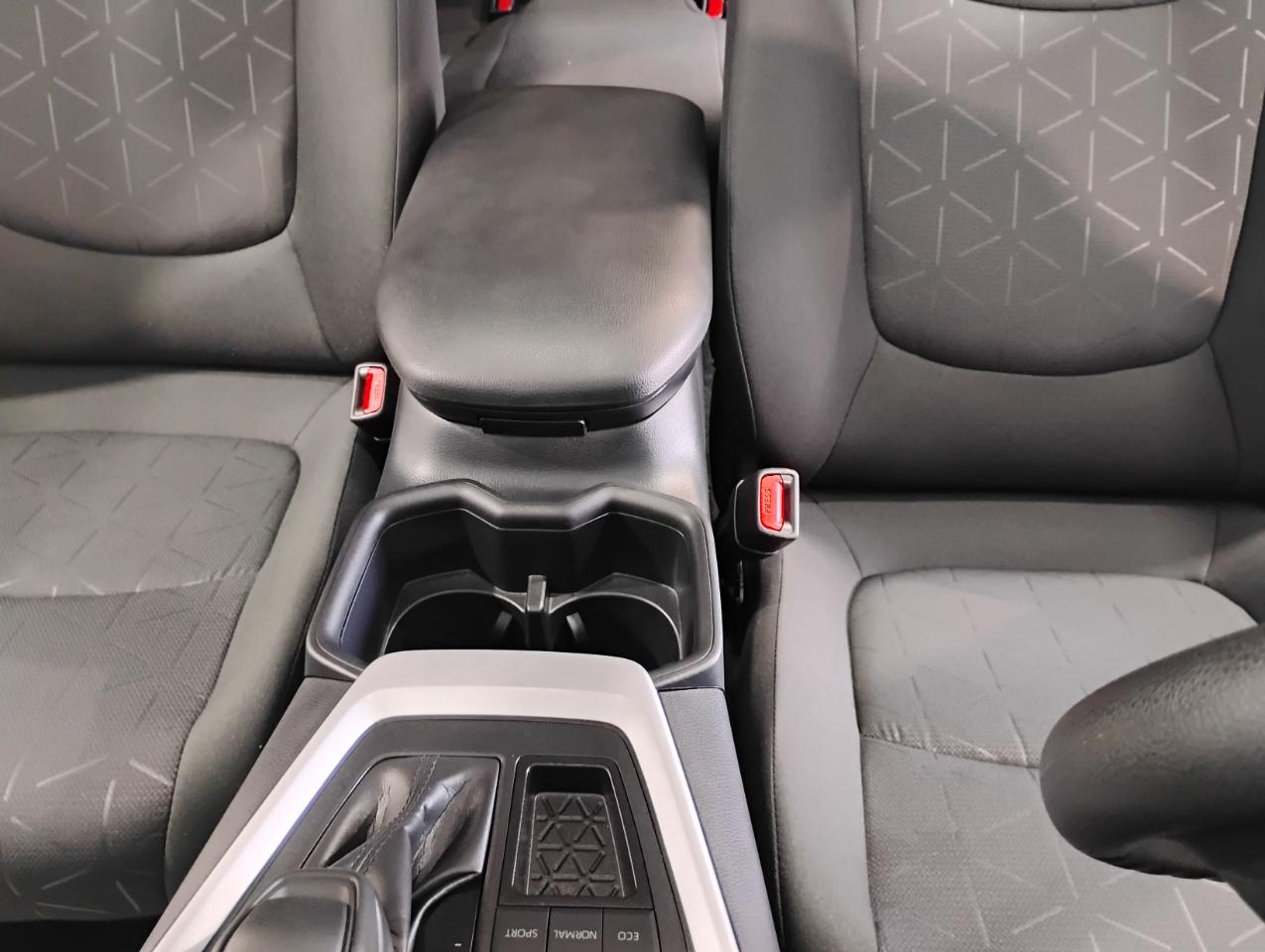 Toyota RAV4 XLE 2025