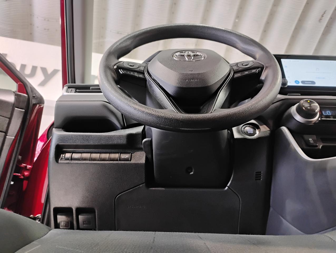 Toyota RAV4 XLE 2025