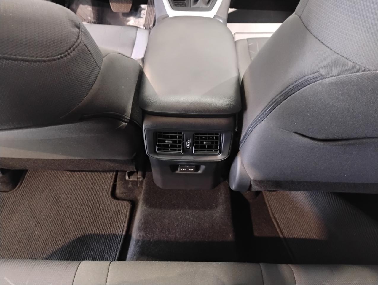 Toyota RAV4 XLE 2025