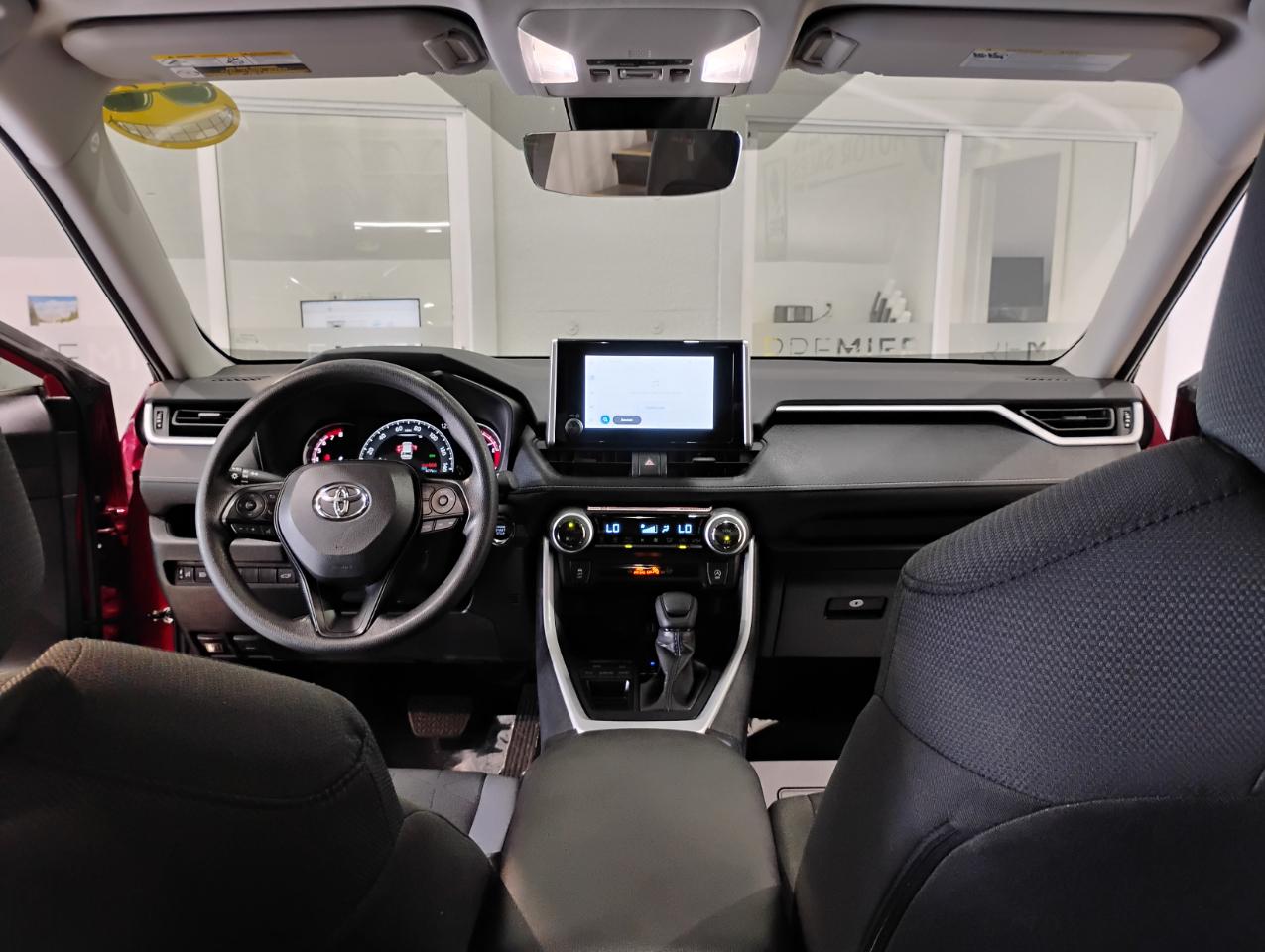 Toyota RAV4 XLE 2025