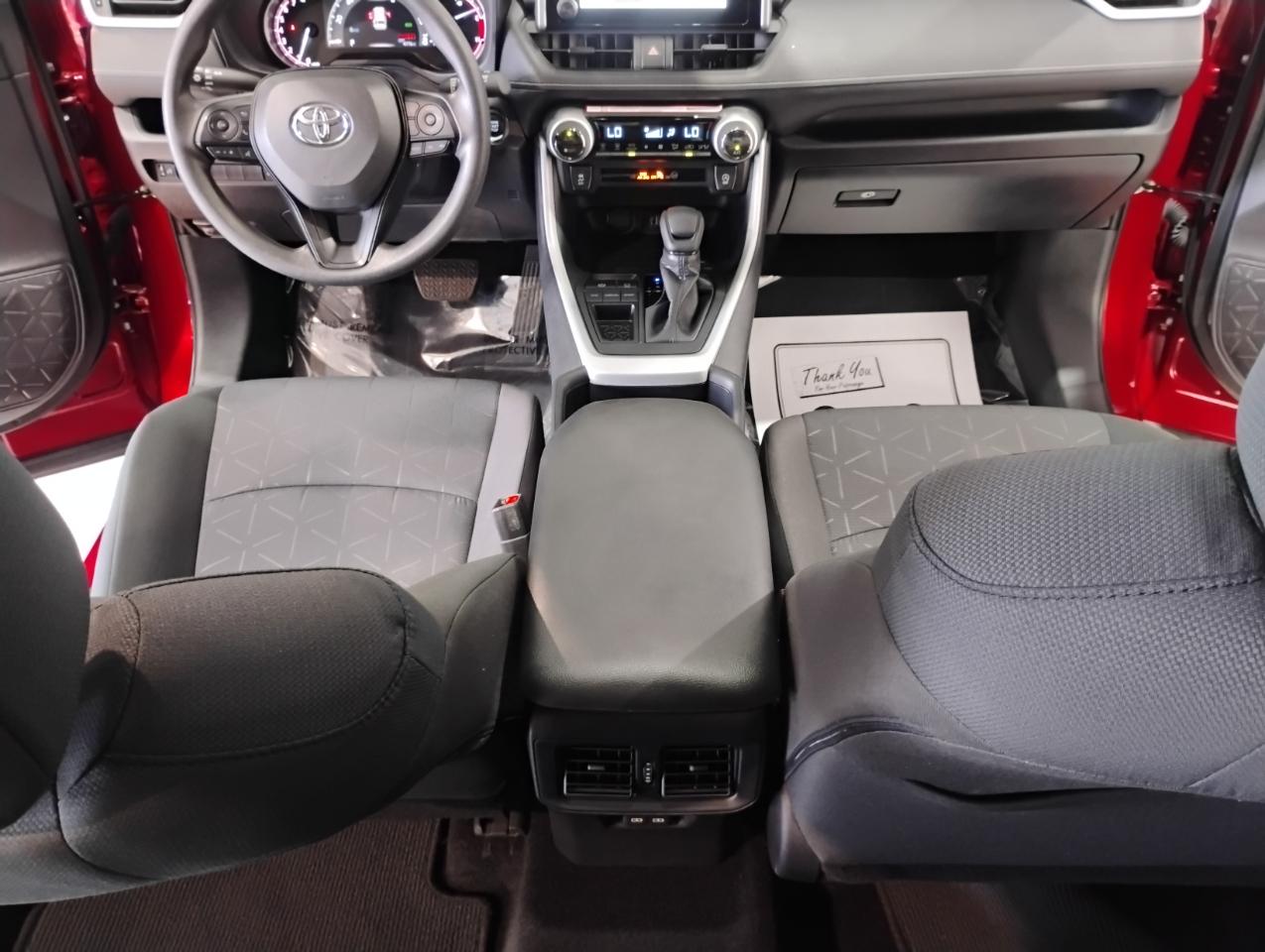 Toyota RAV4 XLE 2025