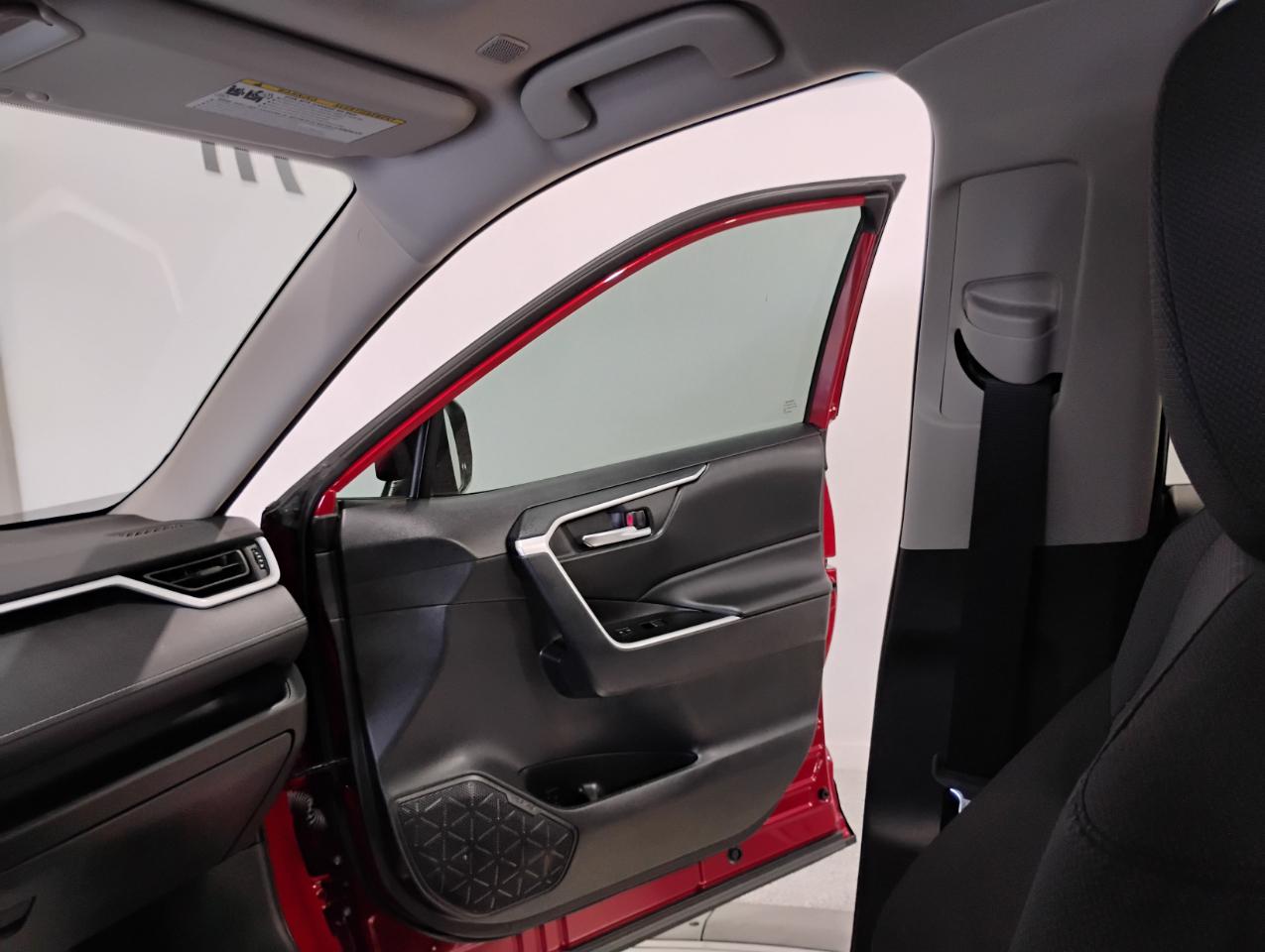 Toyota RAV4 XLE 2025