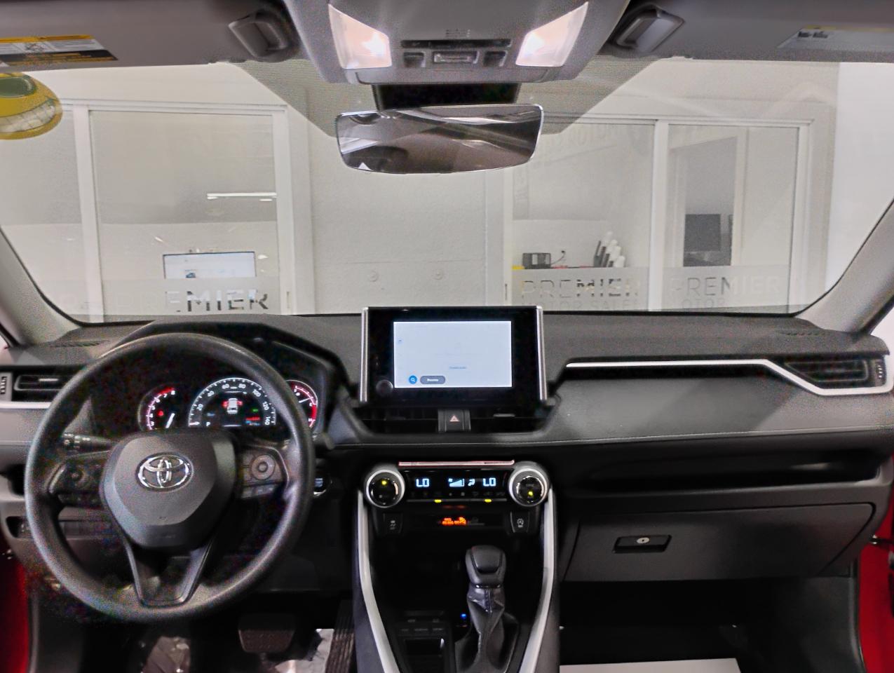 Toyota RAV4 XLE 2025