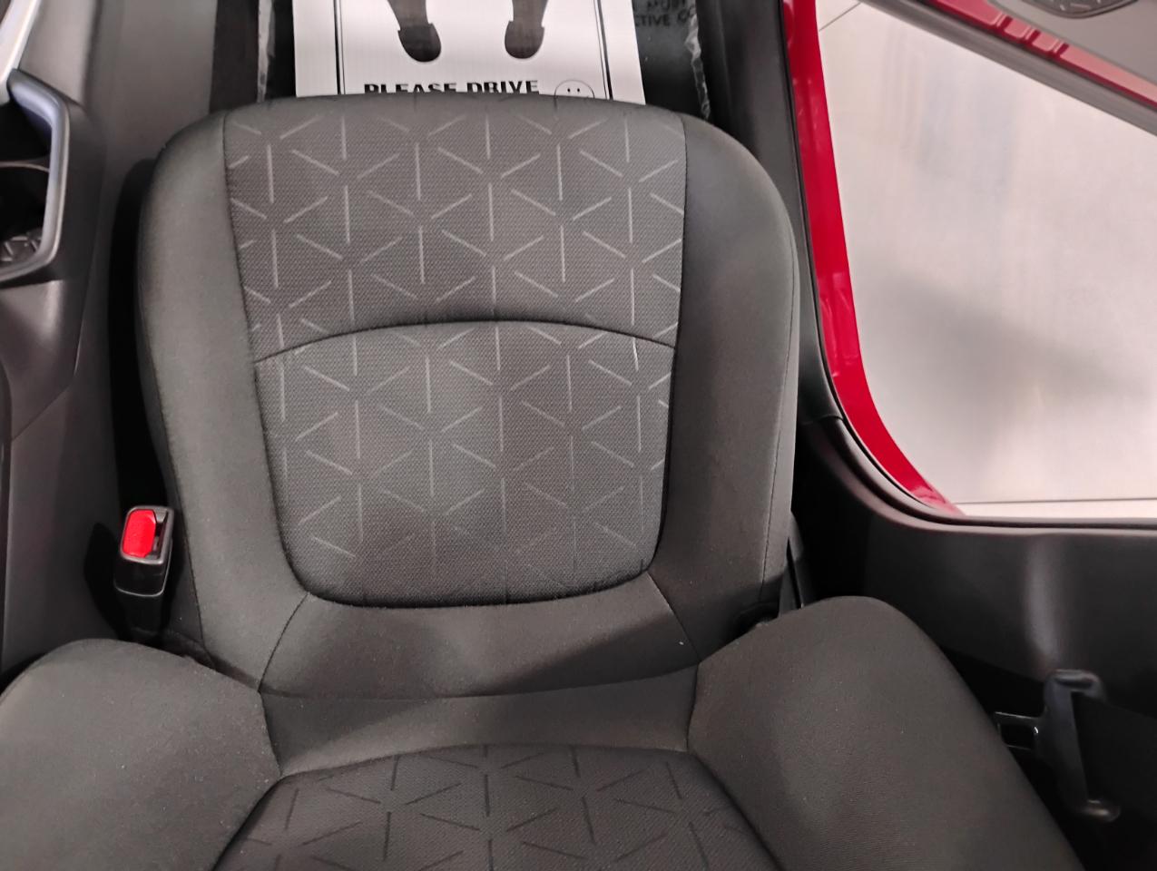 Toyota RAV4 XLE 2025