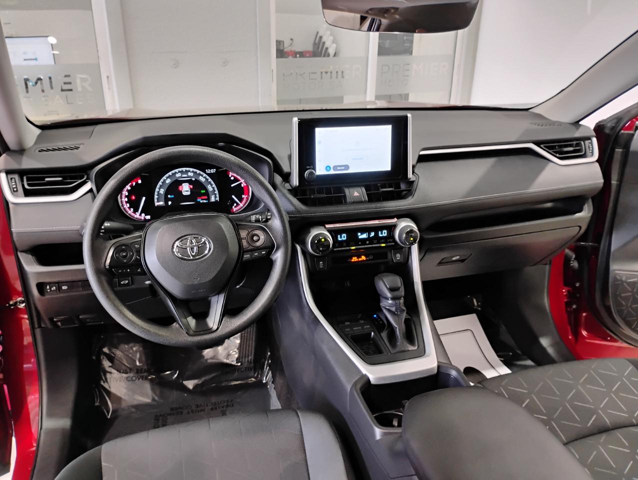 Toyota RAV4 XLE 2025