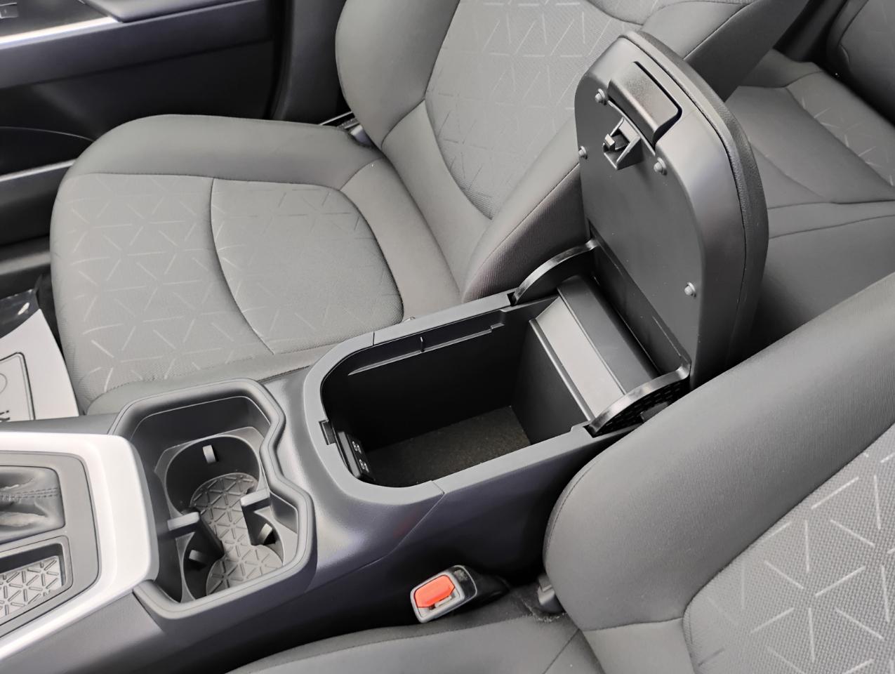 Toyota RAV4 XLE 2025