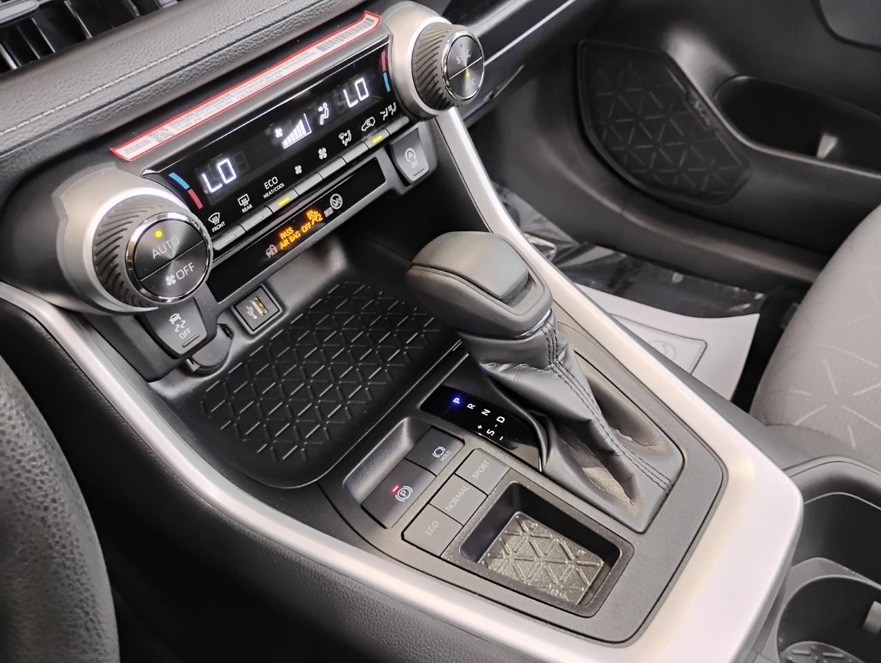 Toyota RAV4 XLE 2025