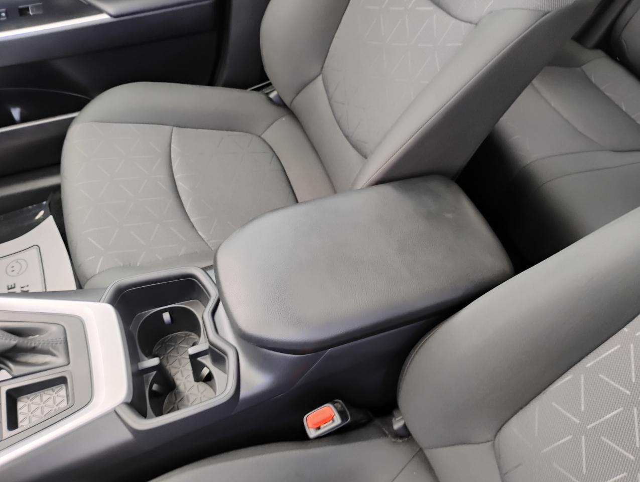 Toyota RAV4 XLE 2025