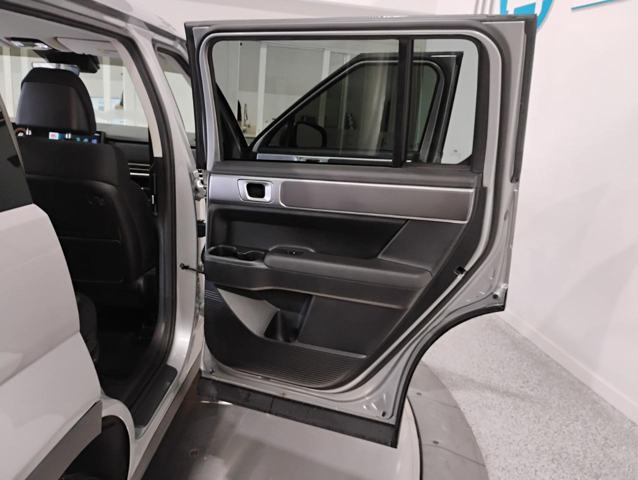 Hyundai Santa Fe SE 2024