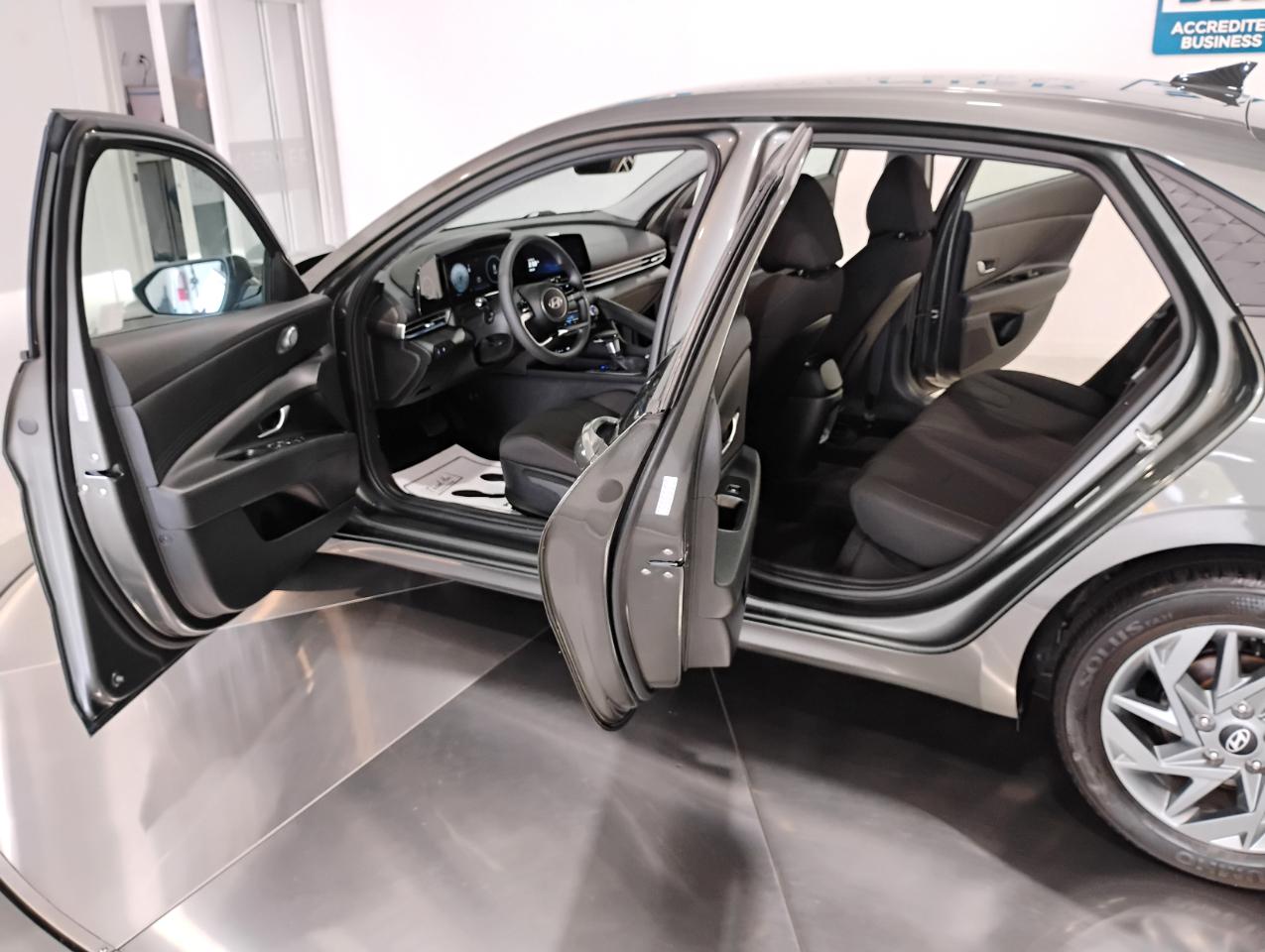 Hyundai Elantra SEL 2024