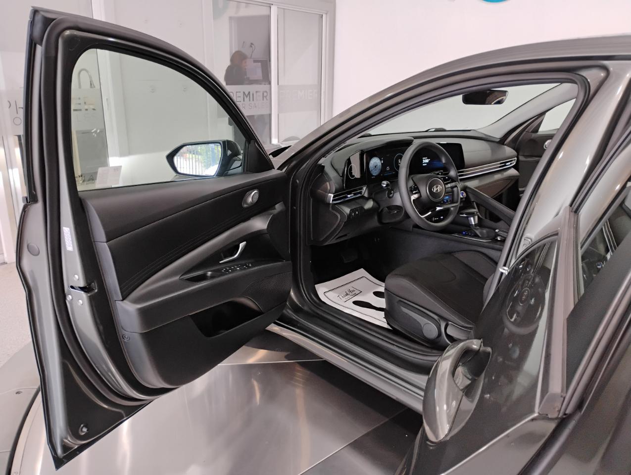 Hyundai Elantra SEL 2024