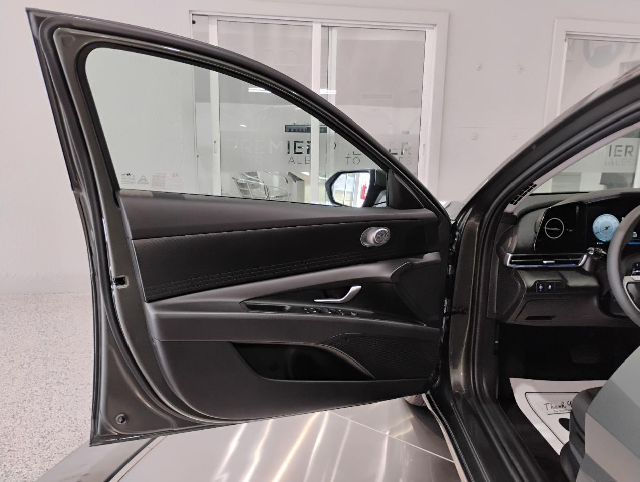 Hyundai Elantra SEL 2024