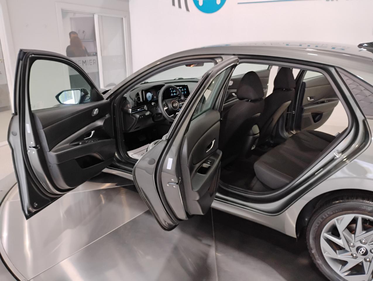 Hyundai Elantra SEL 2024