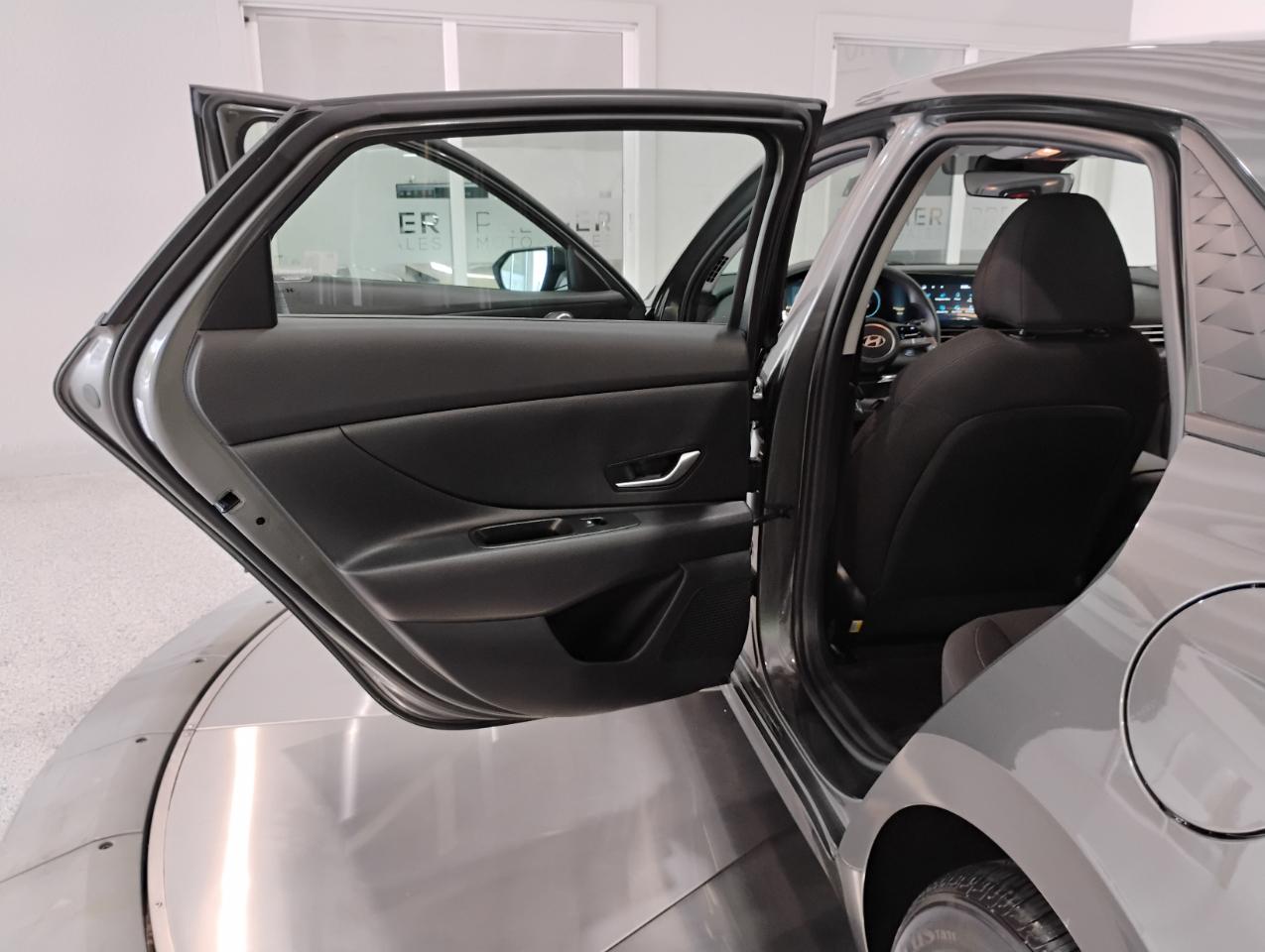 Hyundai Elantra SEL 2024