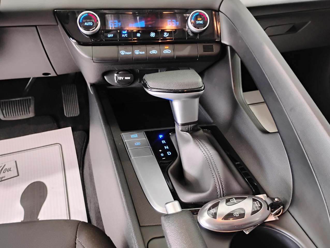 Hyundai Elantra SEL 2024