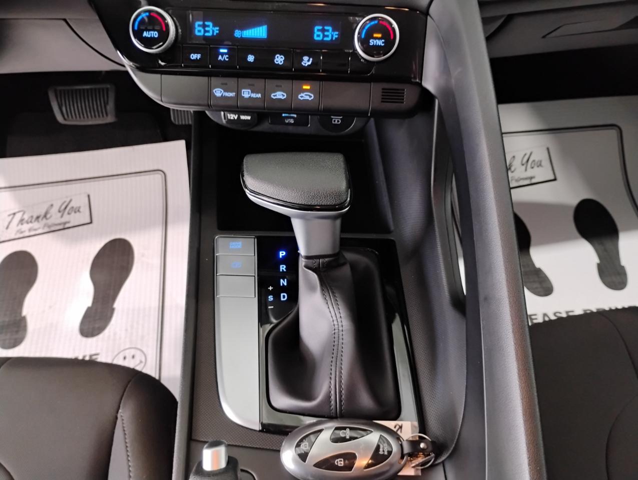 Hyundai Elantra SEL 2024