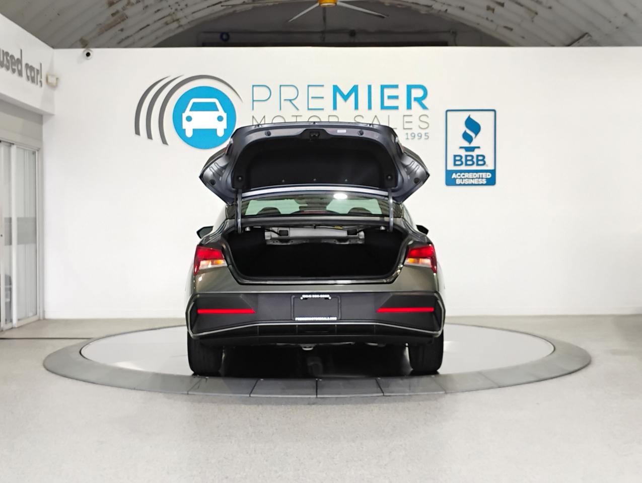 Hyundai Elantra SEL 2024