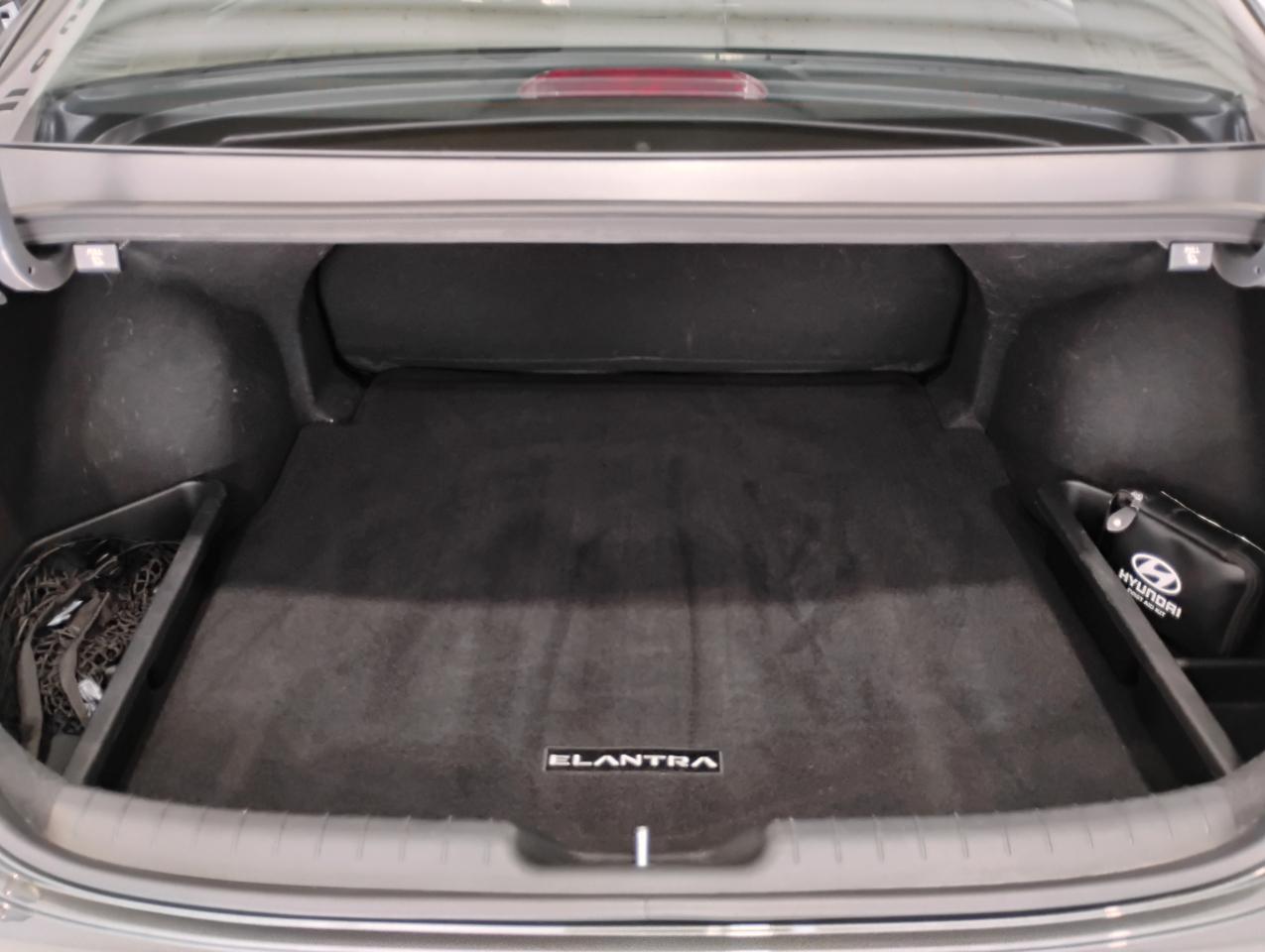 Hyundai Elantra SEL 2024