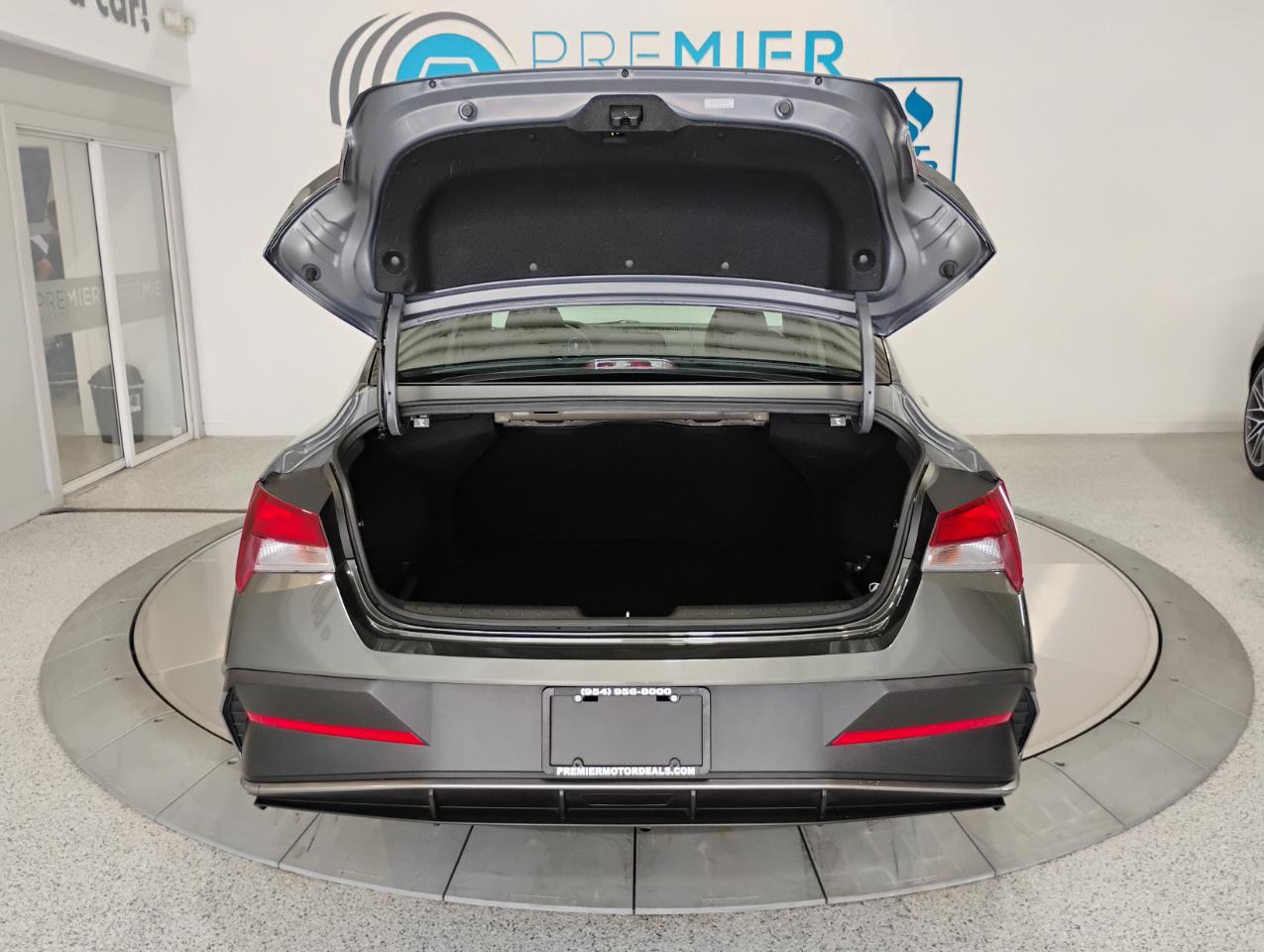 Hyundai Elantra SEL 2024