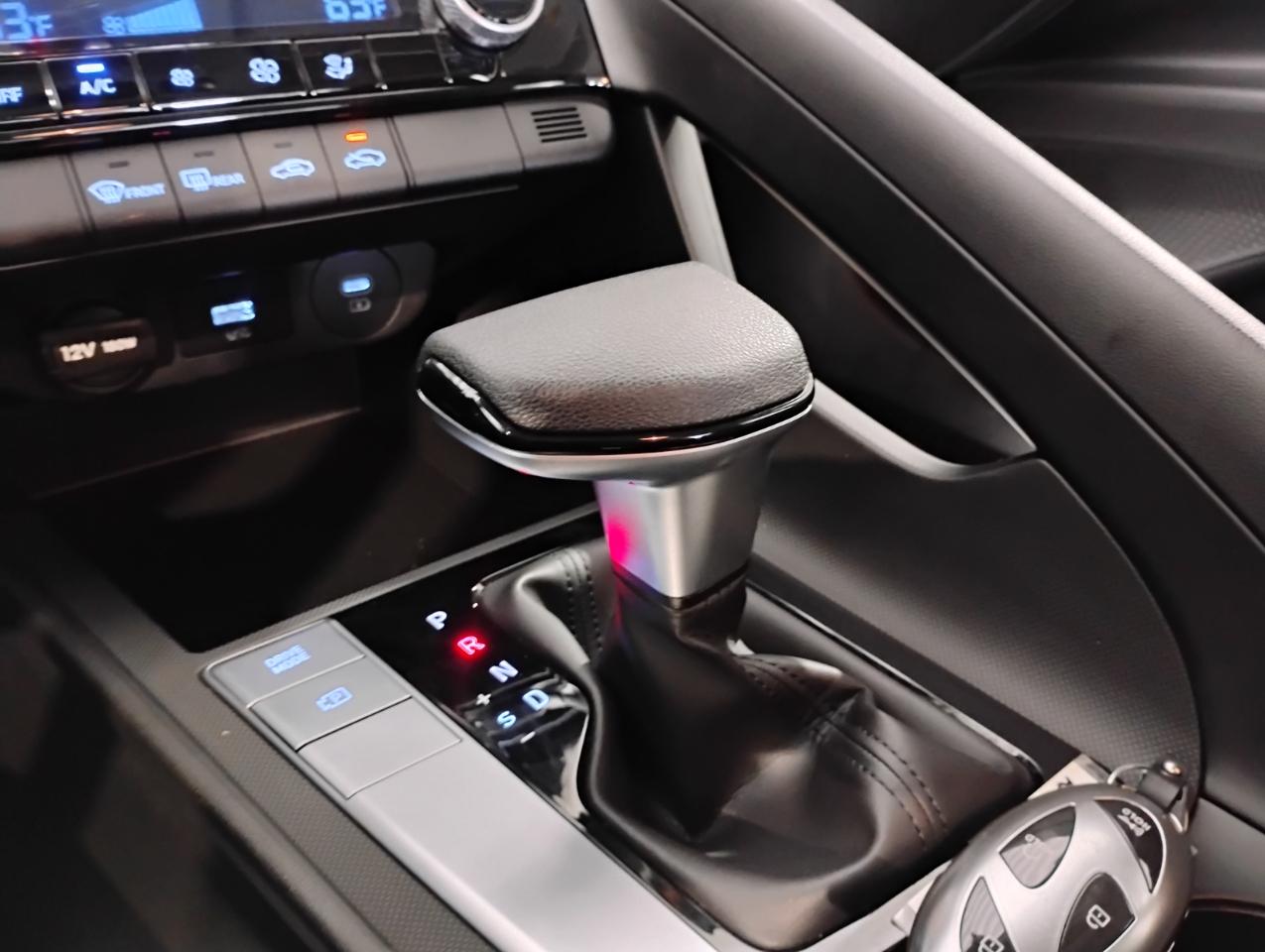 Hyundai Elantra SEL 2024