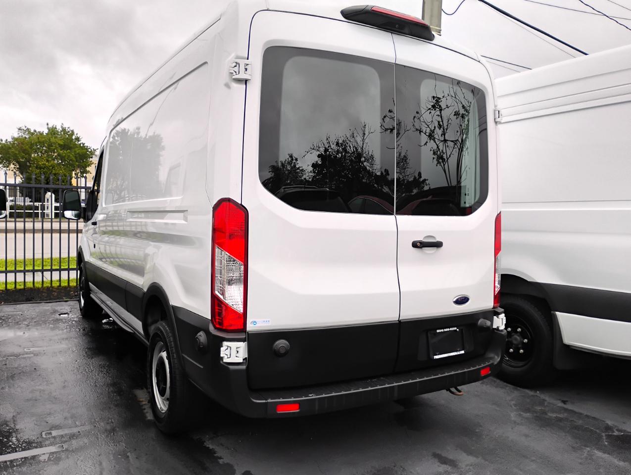 Ford Transit 250 Van Med. Roof w/Sliding Pass. 148-in. WB 2019