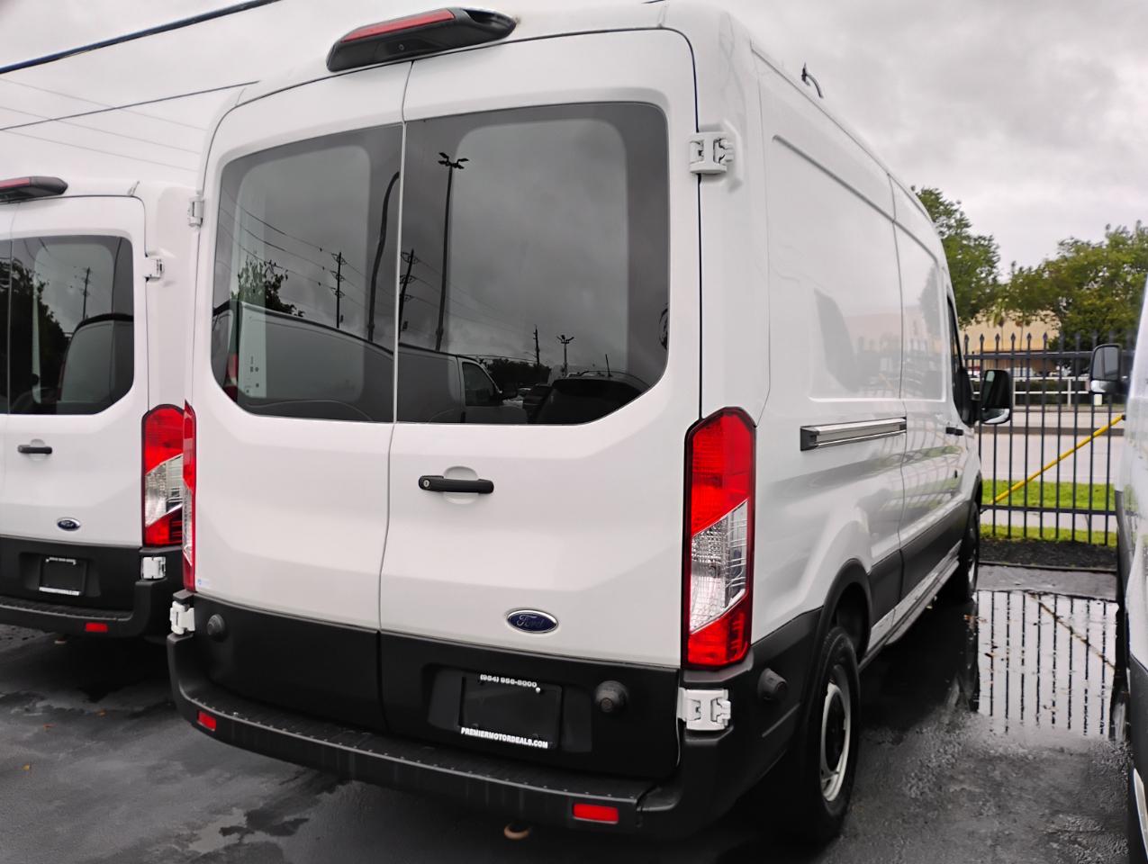 Ford Transit 250 Van Med. Roof w/Sliding Pass. 148-in. WB 2019