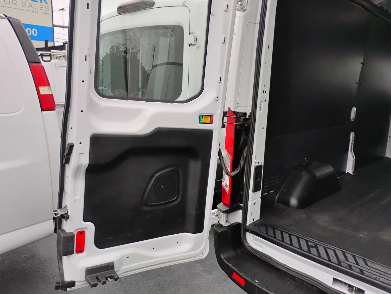 Ford Transit 250 Van Med. Roof w/Sliding Pass. 148-in. WB 2019