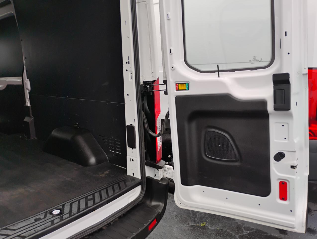 Ford Transit 250 Van Med. Roof w/Sliding Pass. 148-in. WB 2019