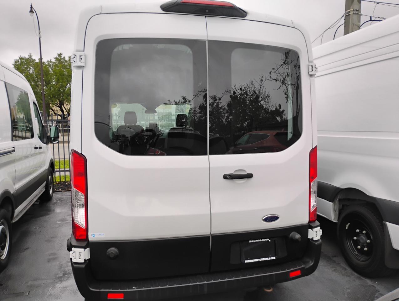 Ford Transit 250 Van Med. Roof w/Sliding Pass. 148-in. WB 2019