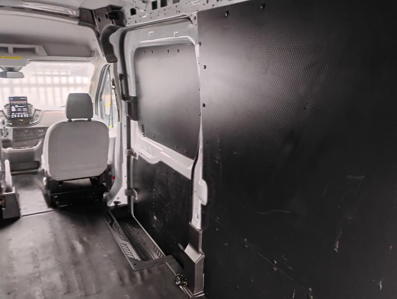 Ford Transit 250 Van Med. Roof w/Sliding Pass. 148-in. WB 2019