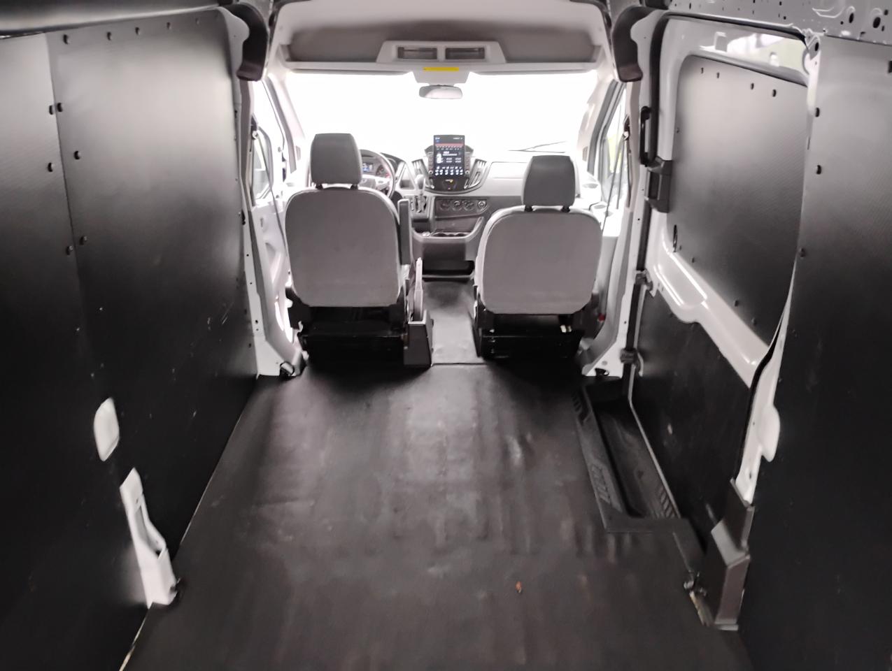 Ford Transit 250 Van Med. Roof w/Sliding Pass. 148-in. WB 2019