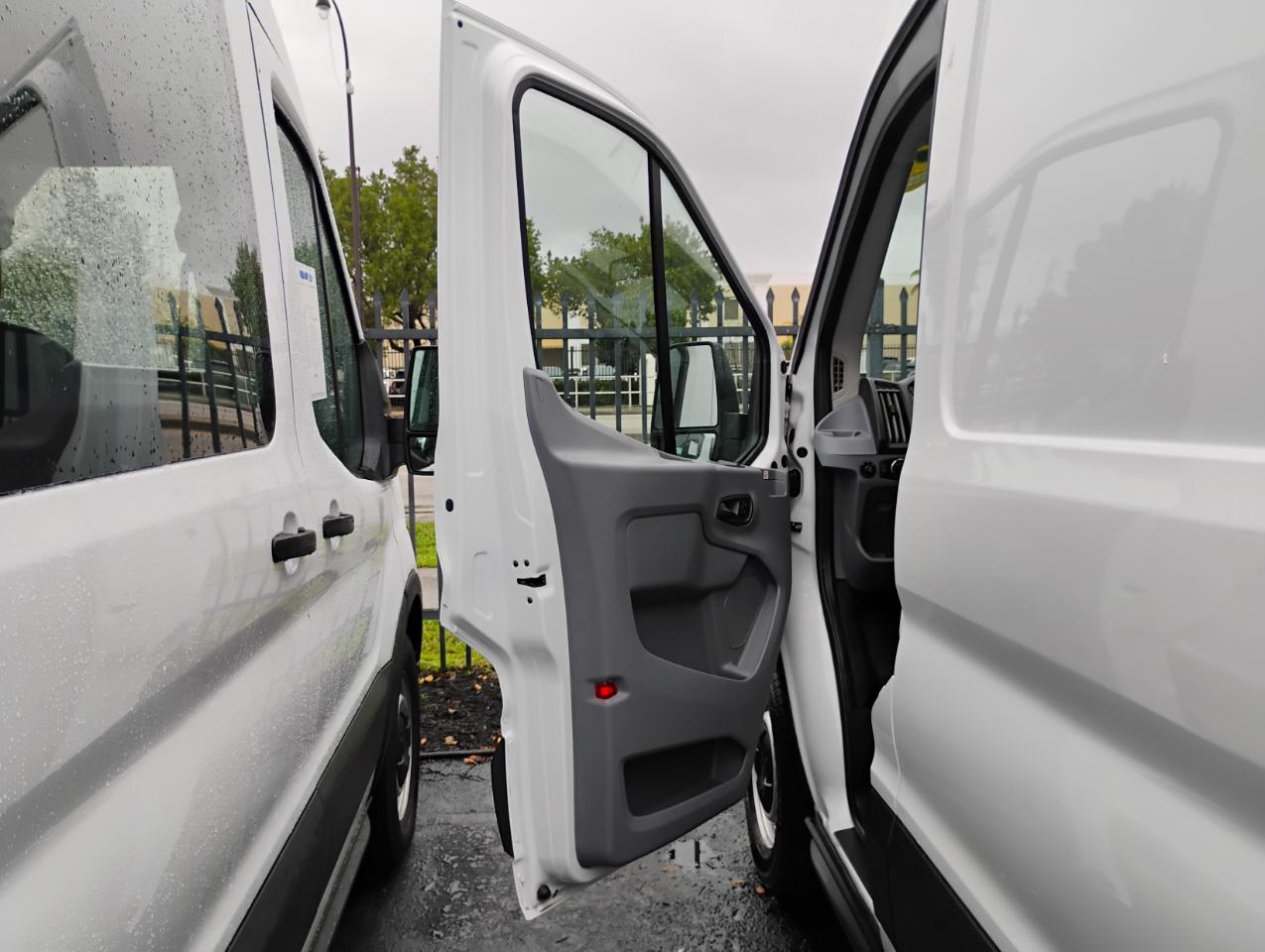 Ford Transit 250 Van Med. Roof w/Sliding Pass. 148-in. WB 2019