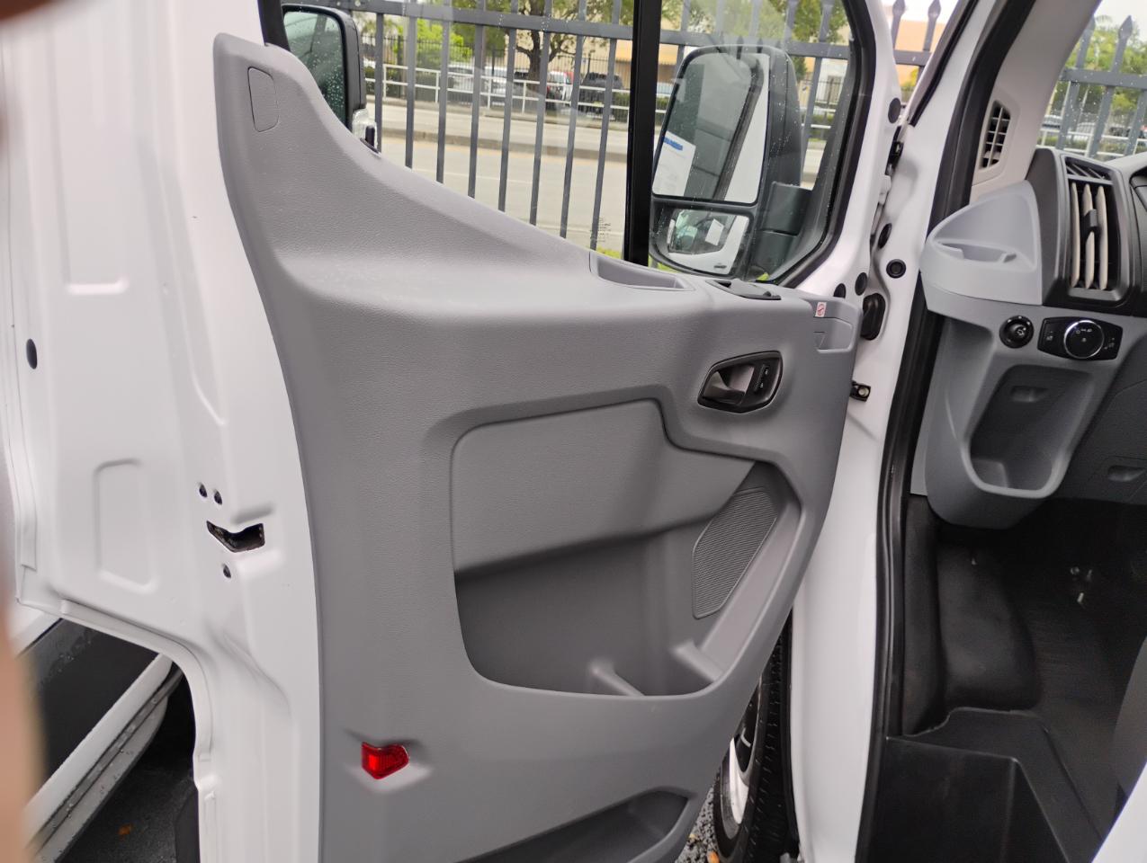 Ford Transit 250 Van Med. Roof w/Sliding Pass. 148-in. WB 2019