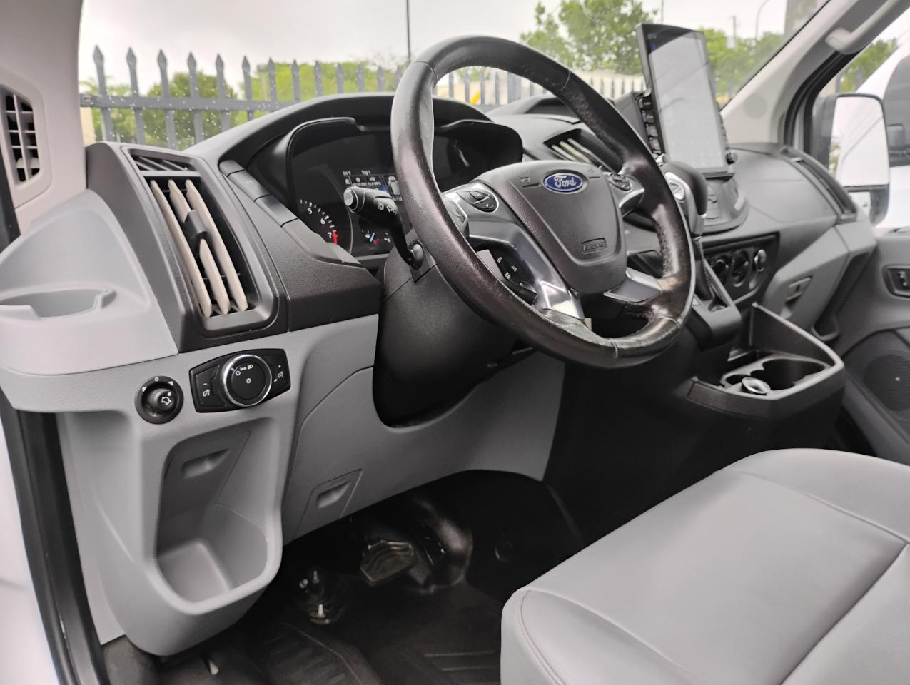 Ford Transit 250 Van Med. Roof w/Sliding Pass. 148-in. WB 2019