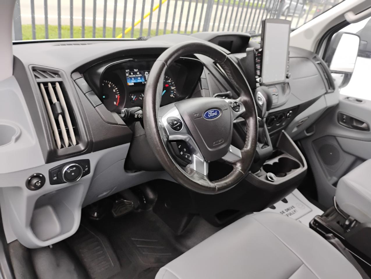 Ford Transit 250 Van Med. Roof w/Sliding Pass. 148-in. WB 2019