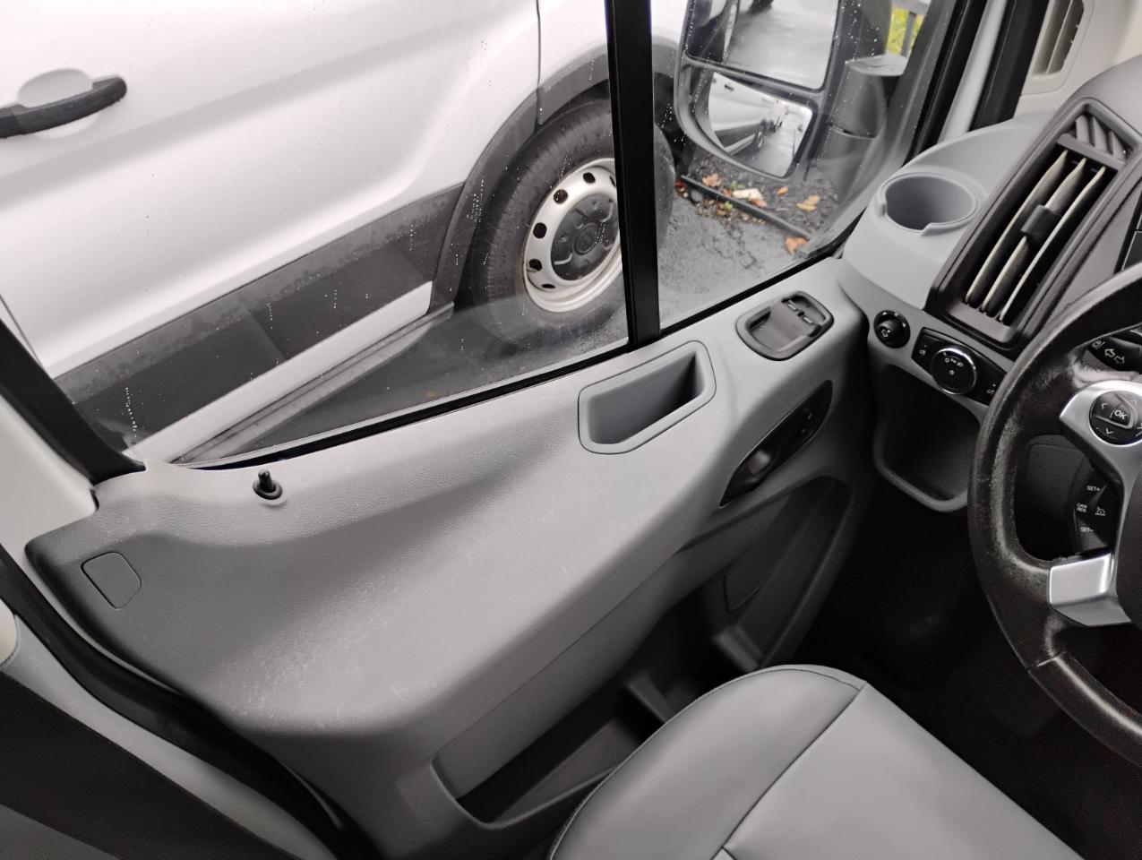 Ford Transit 250 Van Med. Roof w/Sliding Pass. 148-in. WB 2019