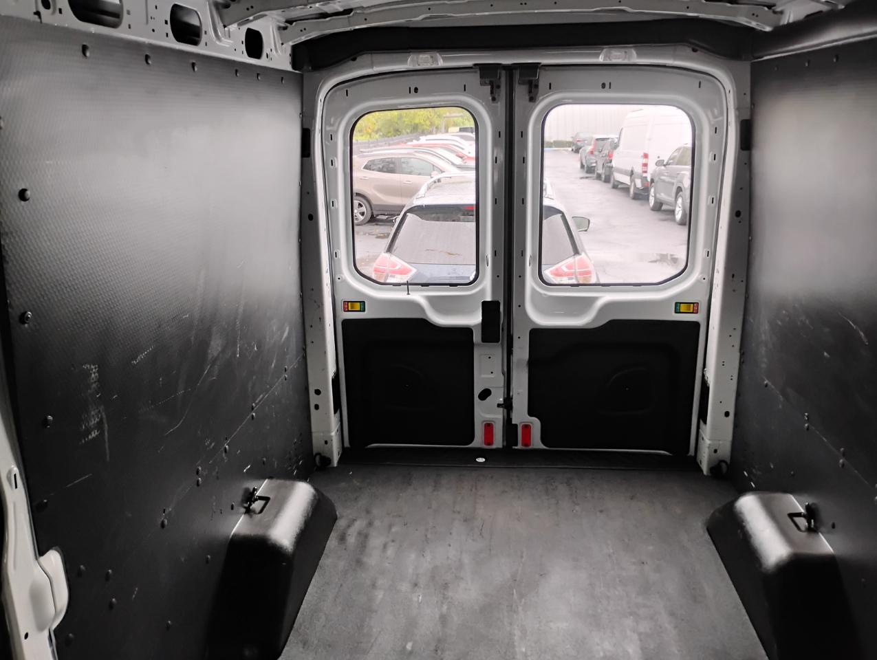 Ford Transit 250 Van Med. Roof w/Sliding Pass. 148-in. WB 2019