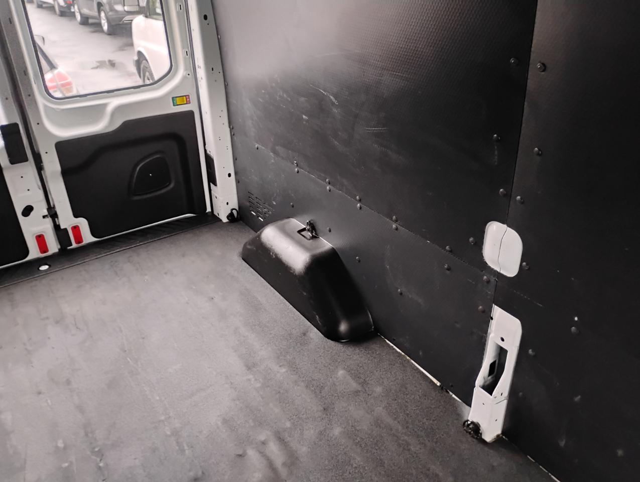 Ford Transit 250 Van Med. Roof w/Sliding Pass. 148-in. WB 2019