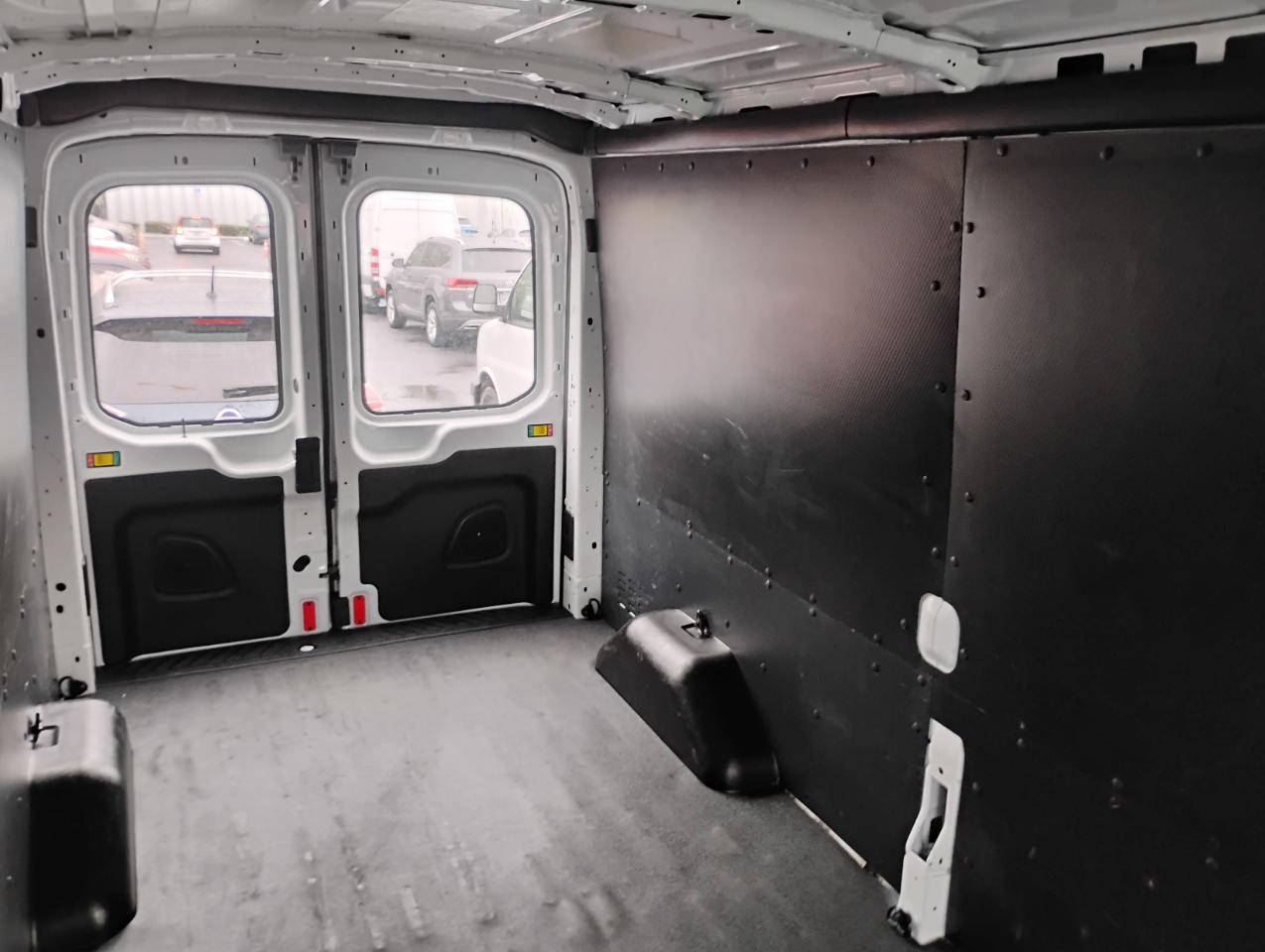 Ford Transit 250 Van Med. Roof w/Sliding Pass. 148-in. WB 2019