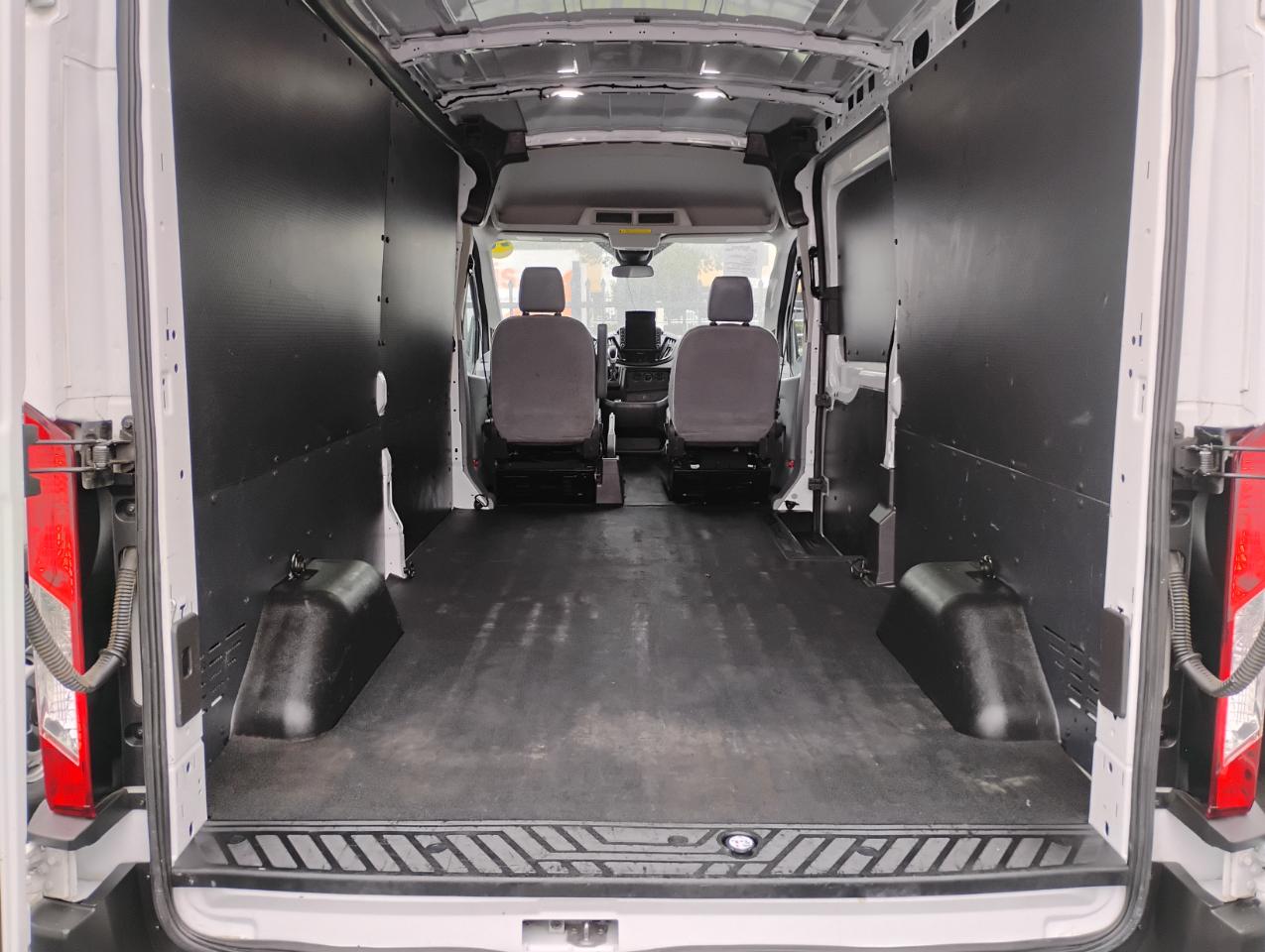 Ford Transit 250 Van Med. Roof w/Sliding Pass. 148-in. WB 2019