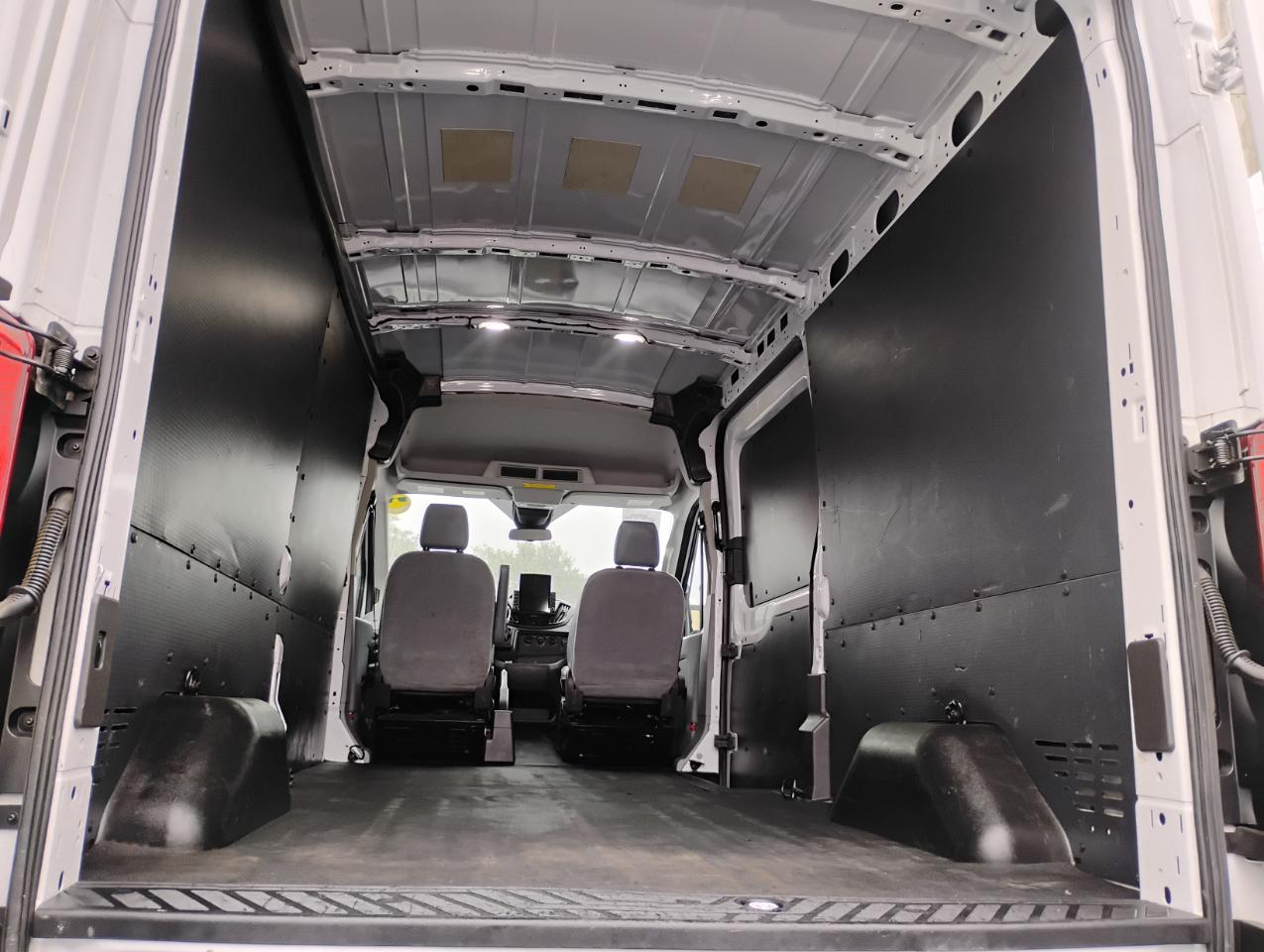 Ford Transit 250 Van Med. Roof w/Sliding Pass. 148-in. WB 2019