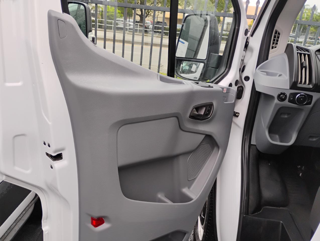 Ford Transit 250 Van Med. Roof w/Sliding Pass. 148-in. WB 2019