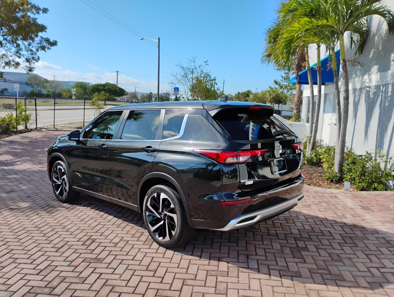 Mitsubishi Outlander SE 2WD 2023