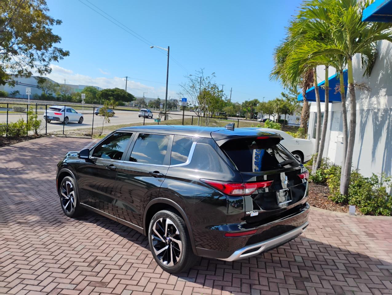 Mitsubishi Outlander SE 2WD 2023