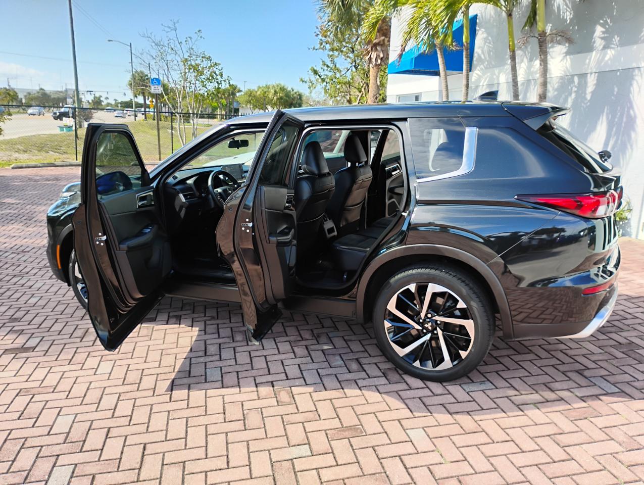 Mitsubishi Outlander SE 2WD 2023