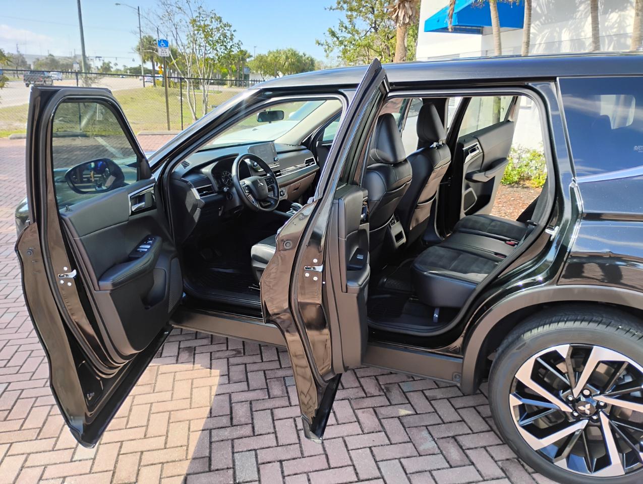 Mitsubishi Outlander SE 2WD 2023