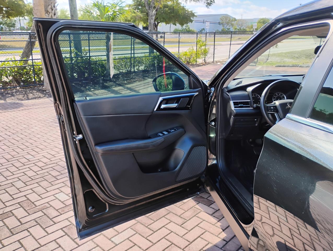 Mitsubishi Outlander SE 2WD 2023