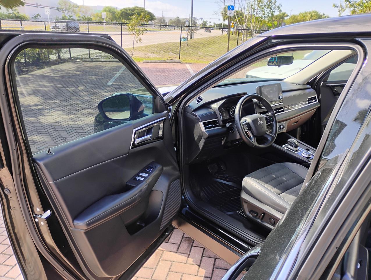 Mitsubishi Outlander SE 2WD 2023