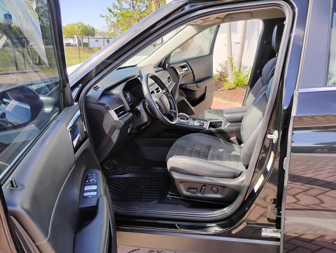 Mitsubishi Outlander SE 2WD 2023