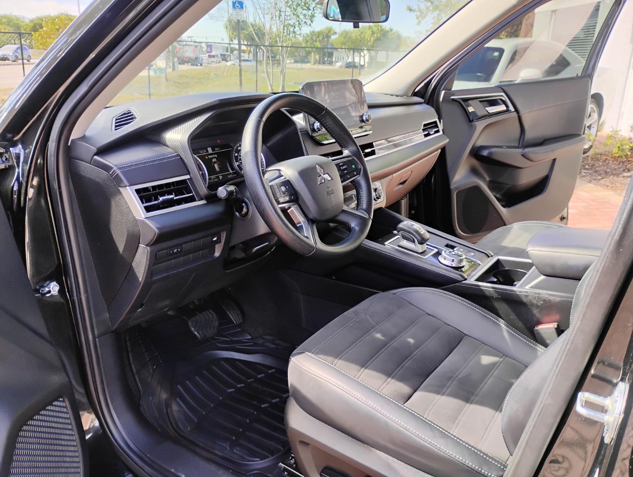 Mitsubishi Outlander SE 2WD 2023